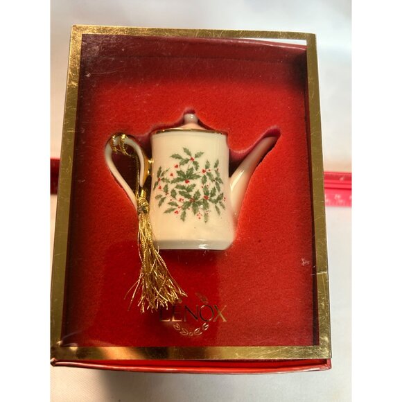 Lenox Miniature Teapot Ornament Holly Berry Gold Tassel Handcrafted In Thailand - Picture 8 of 8